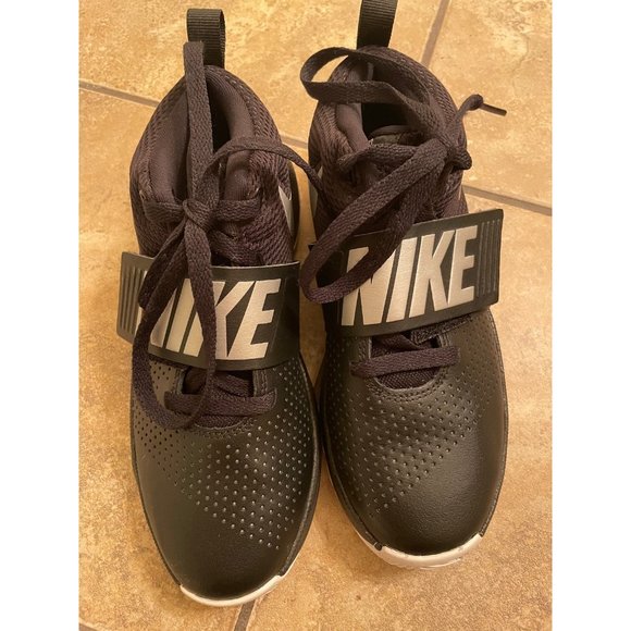 Nike Team Hustle D 8 Shoes in Black/White/Metallic Silver - Picture 1 of 4